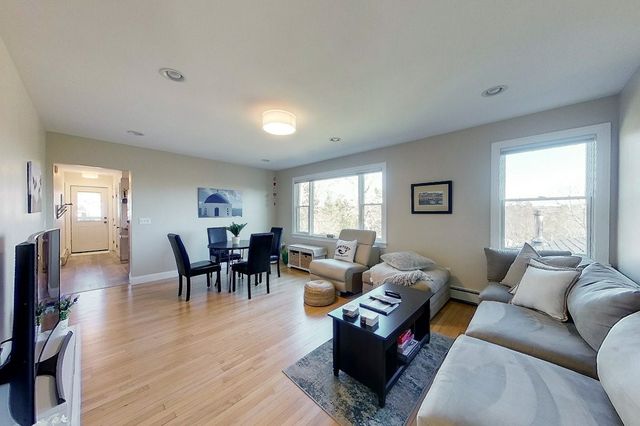 2 E Boulevard 2, Middletown, RI 02842