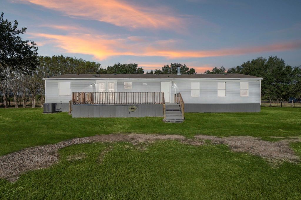 220 Klesel Road, Schulenburg, TX 78956