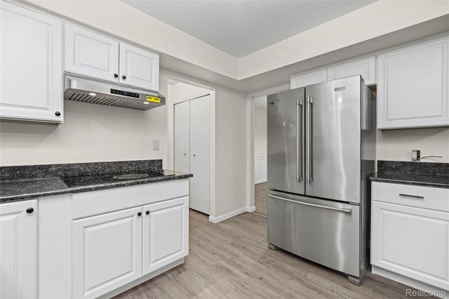 5738 Pebbleshire Road, Bloomfield Hills, MI 48301