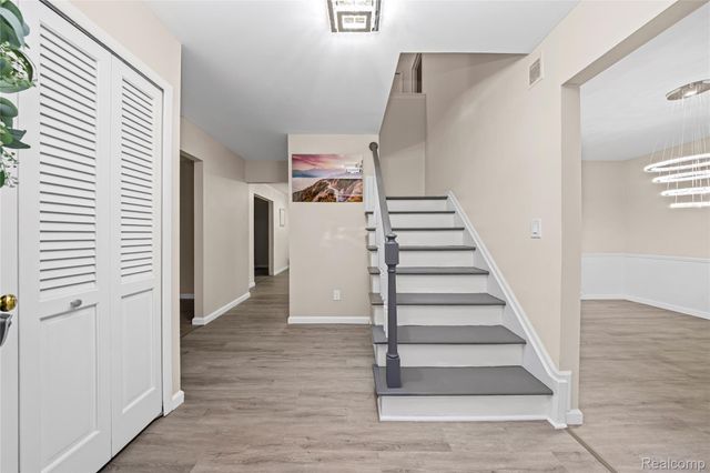 5738 Pebbleshire Road, Bloomfield Hills, MI 48301