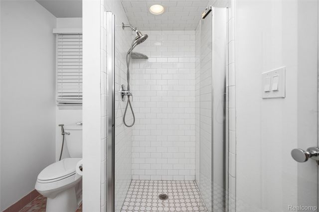 5738 Pebbleshire Road, Bloomfield Hills, MI 48301