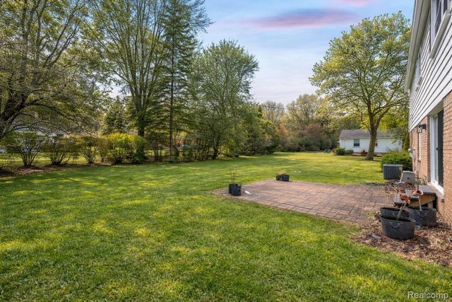 5738 Pebbleshire Road, Bloomfield Hills, MI 48301