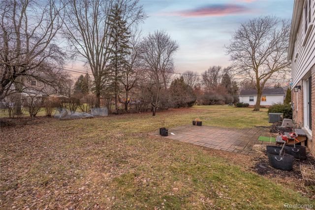 5738 Pebbleshire Road, Bloomfield Hills, MI 48301