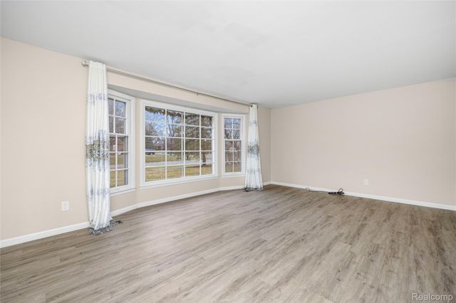 5738 Pebbleshire Road, Bloomfield Hills, MI 48301