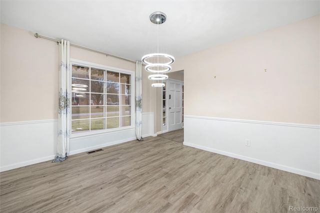 5738 Pebbleshire Road, Bloomfield Hills, MI 48301