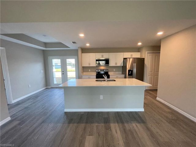610 11th TER, Cape Coral, FL 33993