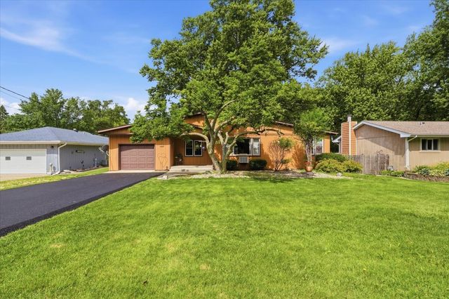 39576 N PETITE Pass, Antioch, IL 60002