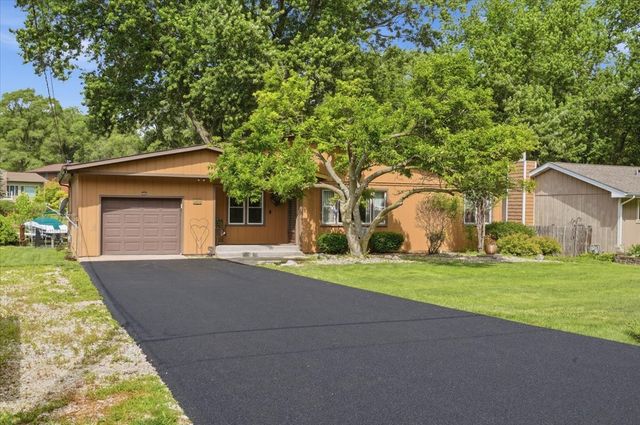 39576 N PETITE Pass, Antioch, IL 60002