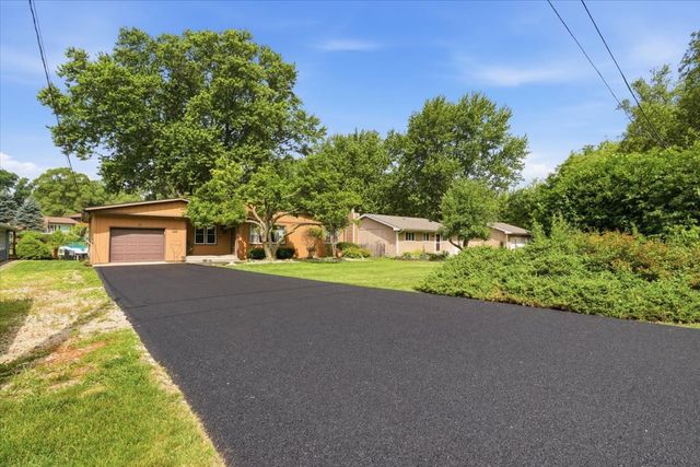 39576 N PETITE Pass, Antioch, IL 60002