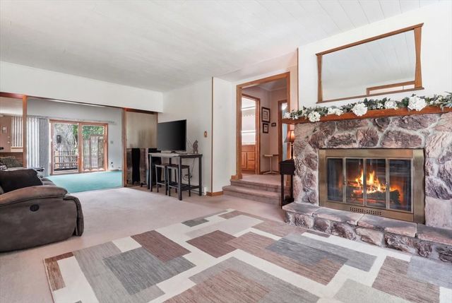 39576 N PETITE Pass, Antioch, IL 60002