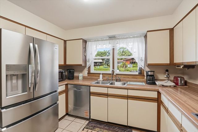 39576 N PETITE Pass, Antioch, IL 60002