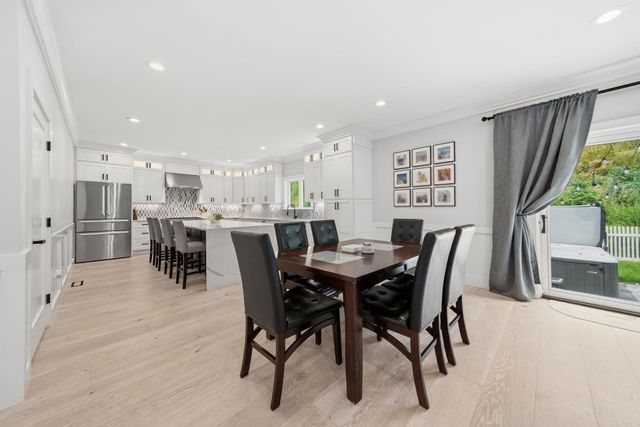 1 Lincoln Ct, Medfield, MA 02052
