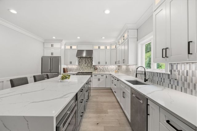 1 Lincoln Ct, Medfield, MA 02052