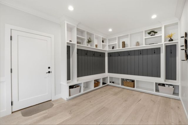 1 Lincoln Ct, Medfield, MA 02052