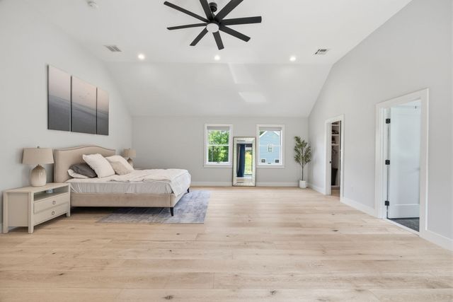 1 Lincoln Ct, Medfield, MA 02052