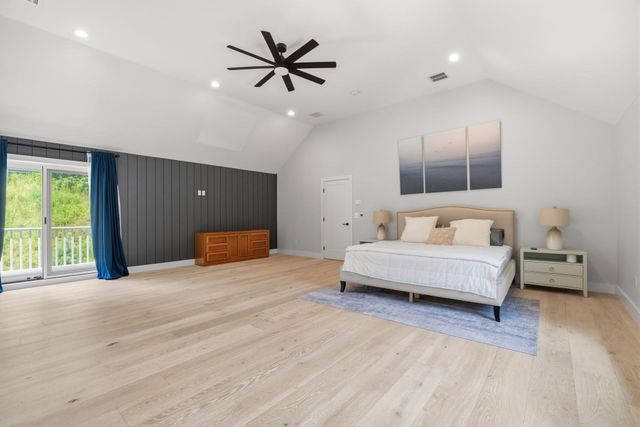 1 Lincoln Ct, Medfield, MA 02052