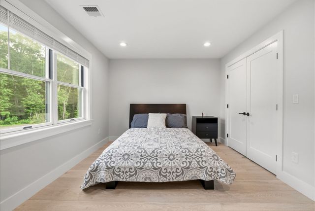 1 Lincoln Ct, Medfield, MA 02052