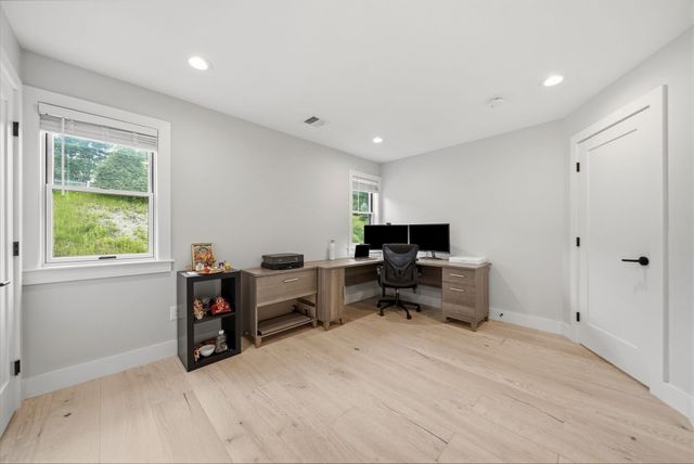 1 Lincoln Ct, Medfield, MA 02052