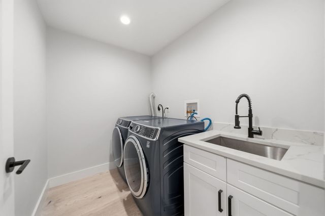 1 Lincoln Ct, Medfield, MA 02052