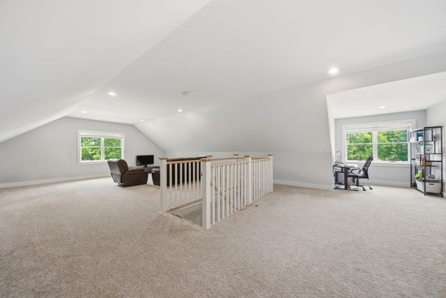 1 Lincoln Ct, Medfield, MA 02052