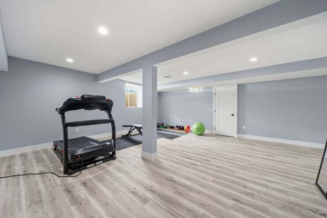 1 Lincoln Ct, Medfield, MA 02052