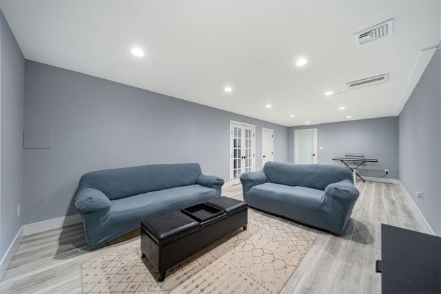 1 Lincoln Ct, Medfield, MA 02052
