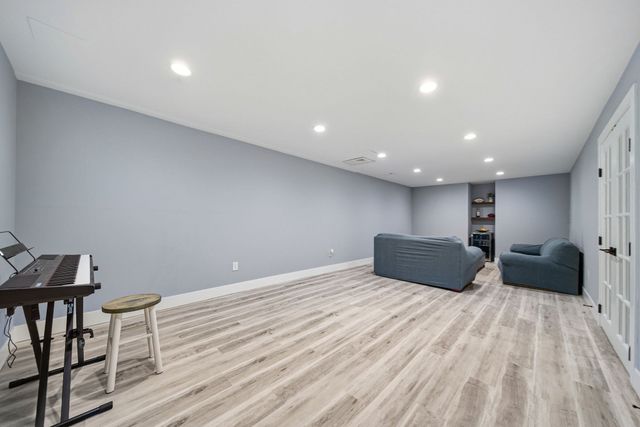 1 Lincoln Ct, Medfield, MA 02052