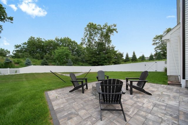 1 Lincoln Ct, Medfield, MA 02052