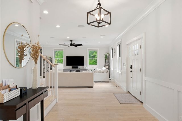 1 Lincoln Ct, Medfield, MA 02052
