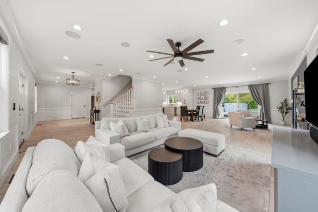 1 Lincoln Ct, Medfield, MA 02052