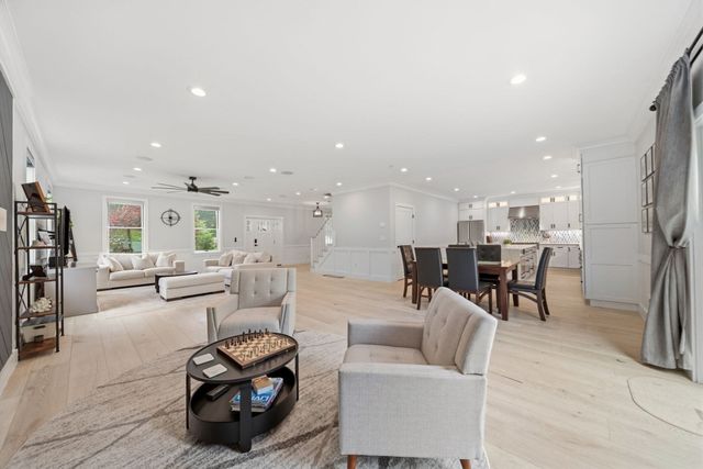 1 Lincoln Ct, Medfield, MA 02052