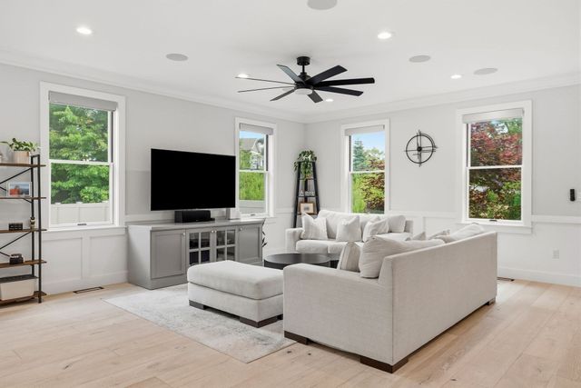 1 Lincoln Ct, Medfield, MA 02052