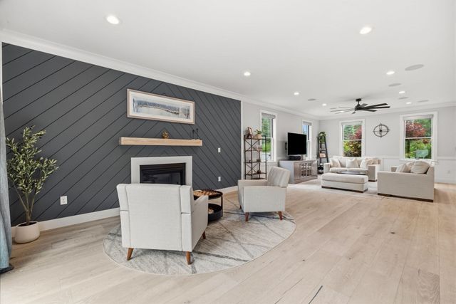 1 Lincoln Ct, Medfield, MA 02052