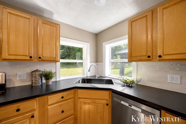 5953 S Newcosta Avenue, Newaygo, MI 49337