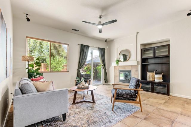 679 Alcantar Cir, Sacramento, CA 95834