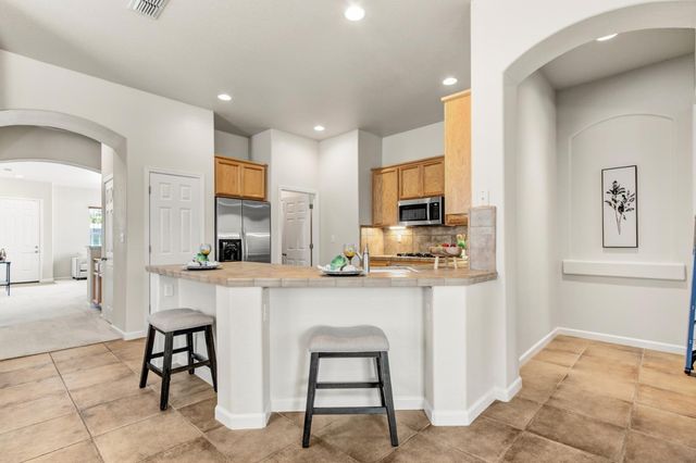 679 Alcantar Cir, Sacramento, CA 95834
