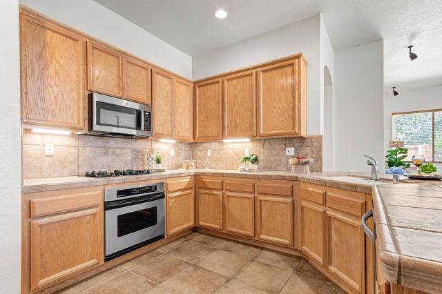 679 Alcantar Cir, Sacramento, CA 95834