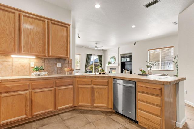 679 Alcantar Cir, Sacramento, CA 95834