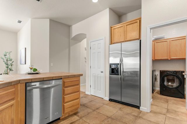 679 Alcantar Cir, Sacramento, CA 95834