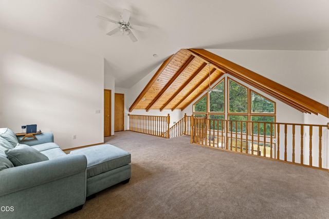 26268 Highway 62, Trail, OR 97541