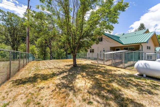 26268 Highway 62, Trail, OR 97541