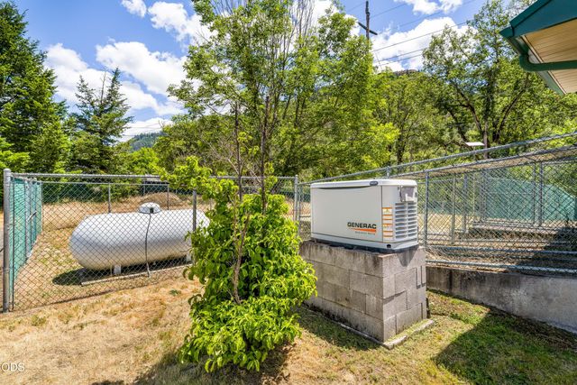 26268 Highway 62, Trail, OR 97541