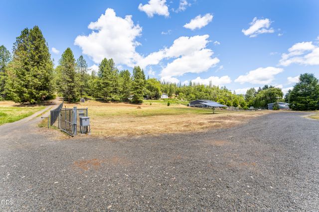 26268 Highway 62, Trail, OR 97541