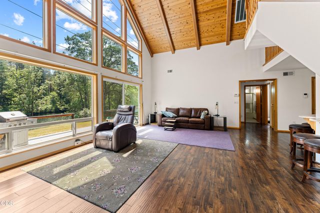 26268 Highway 62, Trail, OR 97541