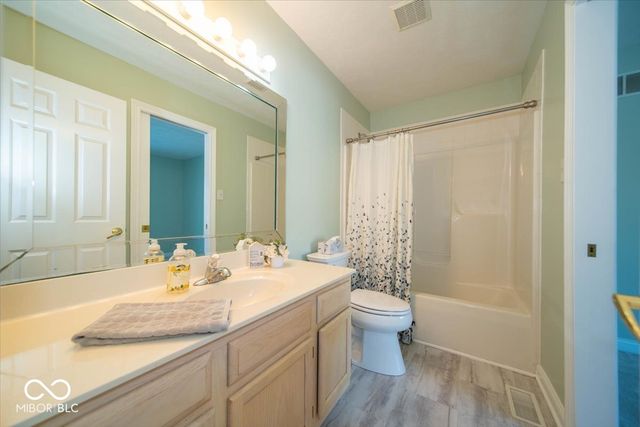 7300 Pymbroke Circle, Fishers, IN 46038