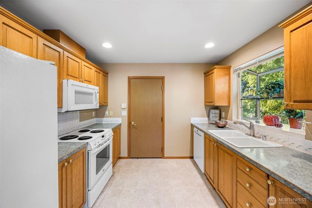 9650 Sandy Isle Lane, Silverdale, WA 98383