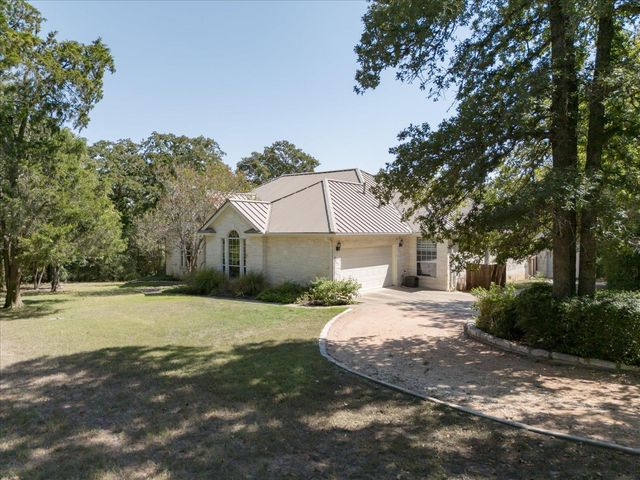 321 Arbors CIR, Elgin, TX 78621