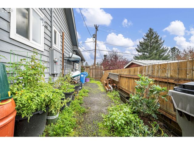 355 RIVER LOOP 2, Eugene, OR 97404