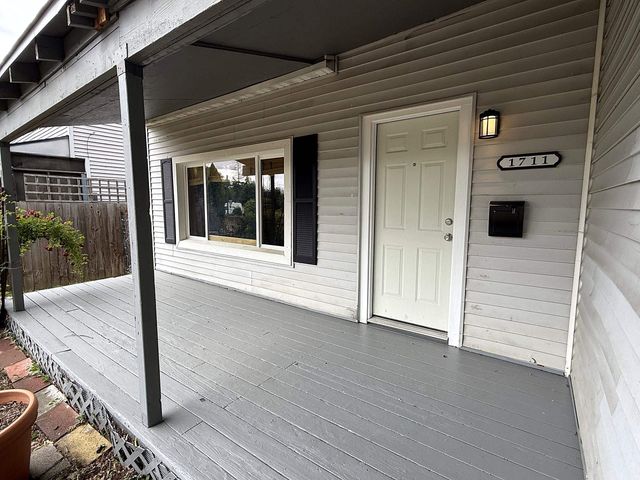 1711 E Desmet Ave, Spokane, WA 99202