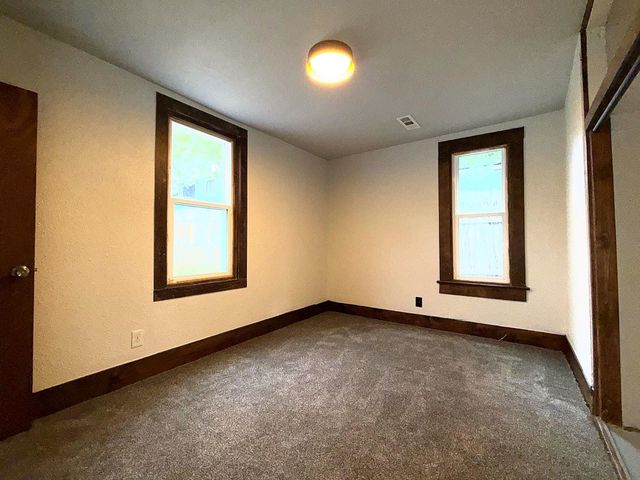 1711 E Desmet Ave, Spokane, WA 99202
